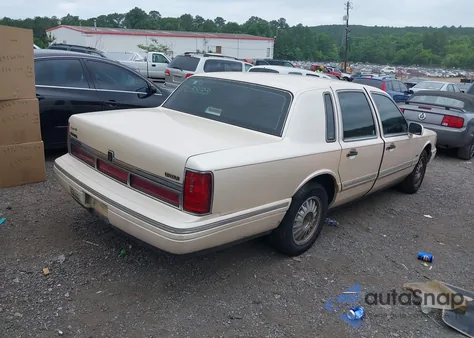 1995 Lincoln Town Car Cartier z USA, uszkodzony, nr VIN 1LNLM83WXSY703833